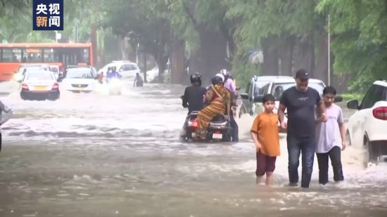 印度北部遭遇暴雨 多地<em>洪水泛滥</em>