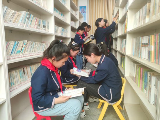 襄州：让每天都成为学生快乐“<em>读书</em>日”