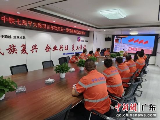 劳模宣讲主题活动在深圳建设项目举行