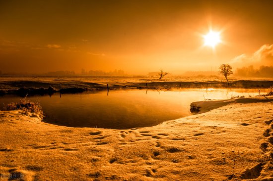 把地球上所有的水都浇到太阳上，<em>太阳会熄灭吗</em>？科学家给出答案