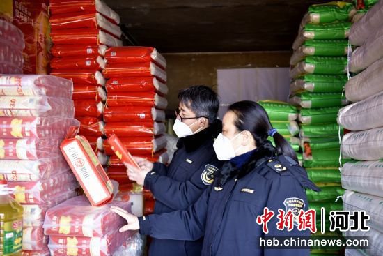河北涉县开展食药安全检查维护春节市场安全
