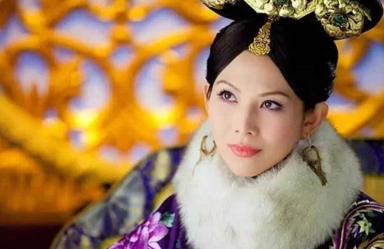 她15岁嫁41岁皇帝，承专宠16年，当上皇后，生下大清天子