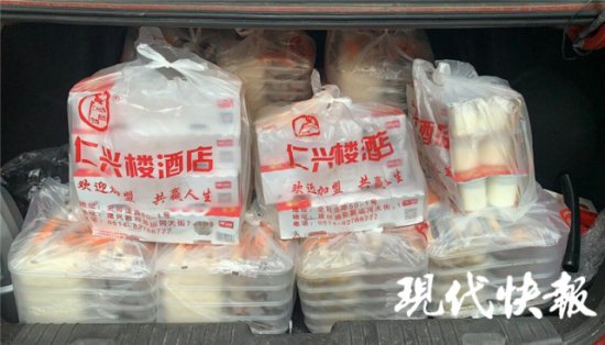 扬州一<em>饭店</em>每天配送盒饭2000份， 等于每两天跑了趟北京