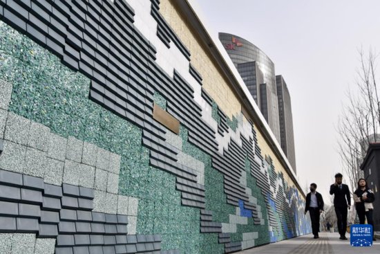 <em>环保材料</em>文化墙亮相北京街头