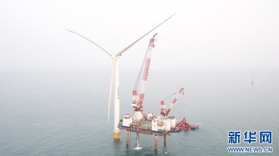 <em>华能</em>临高海上风电场项目1号10兆瓦风电机组完成安装