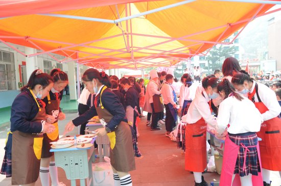 六枝特区第二小学举行第一届“桃园文化节”活动