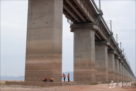鄱阳湖特大桥加强检修