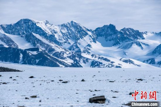 <em>国际最新</em>研究称，数千颗陨石或因全球变暖而更快沉入南极冰层