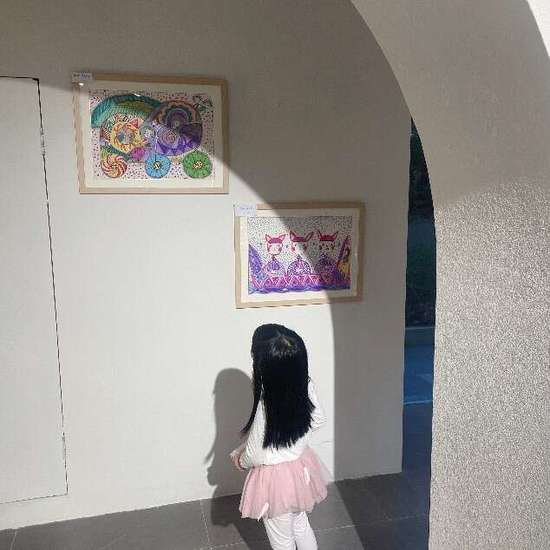公益画展“彩虹梦境”巡展首站在杭州开幕