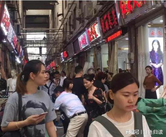 武汉市大夹街<em>女装批发市场</em>商户呼吁相关方依法建设、管理市场