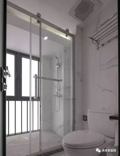 <em>卫生间装修</em>，用玻璃隔出独立淋浴间，<em>干湿分离</em>这样做最省心！
