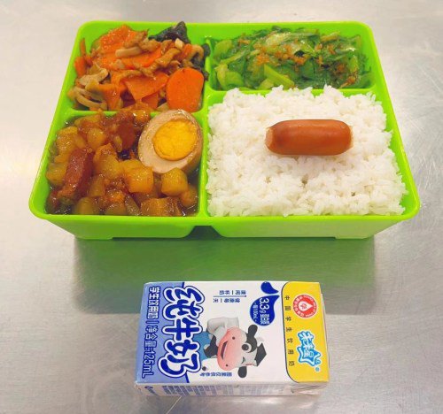孩子在广州公立小学就读，学校午餐是15元标准，做好打包送到...