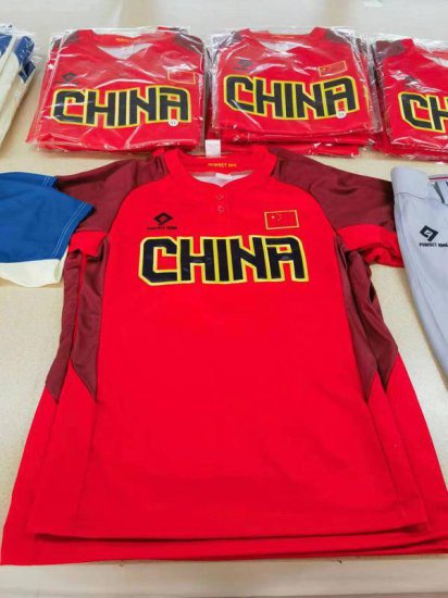 国家女子垒球队身披烟台研发生产的新战袍出征“亚洲杯”