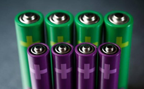 <em>铅酸电池</em>出现“替代品”，价格低还比锂电池安全、支持快充续航...