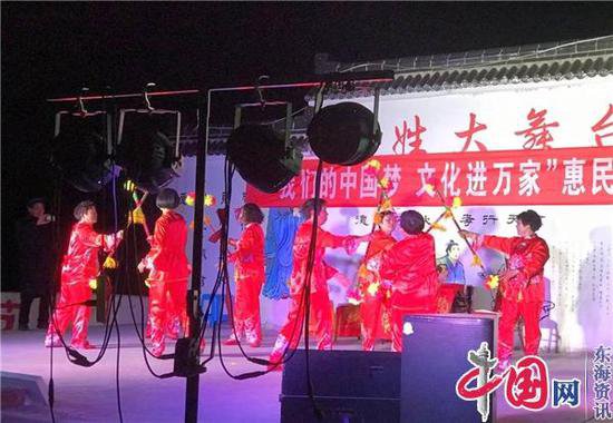 “我们的中国梦”文艺巡演展演活动点亮兴化市<em>芦</em>洲村文化之夜
