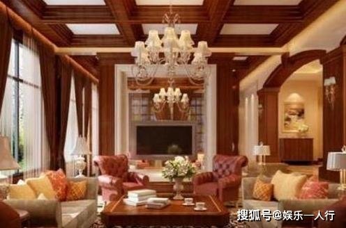 刘诗诗和吴奇隆的豪宅：浴缸对着三面窗户，卫生间设计有点大胆...