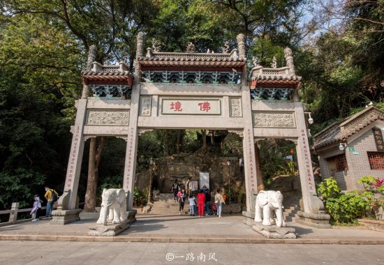 广州白云山第一寺院，曾经只有茅屋数间，位于登山要道但游客不...