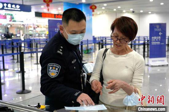 今年以来7400名<em>外国</em>旅客从福州<em>机场</em>免签入境