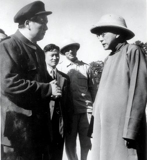 1949年毛主席与大清官员游天坛，突然发问：慈禧太后摆不摆架子...