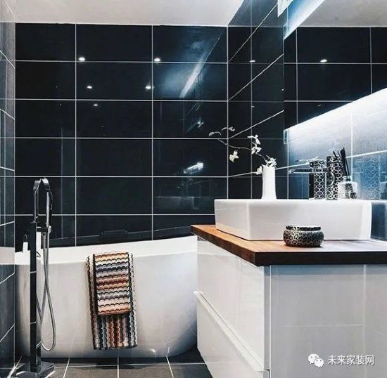 黑白双色<em>浴室装修</em>设计，越简约越完美，下次买房也要这样装！