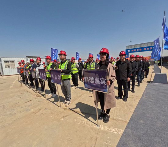 呼和浩特新机场综合业务用房工程项目顺利封顶