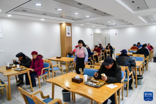 济南：老年助餐服务暖民心