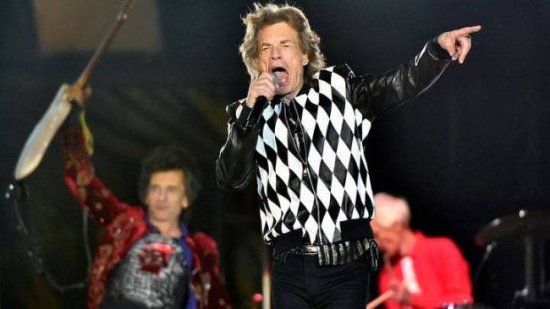 78岁<em>滚石</em>乐队主唱米克·贾格尔确诊新冠，被迫推迟演唱会