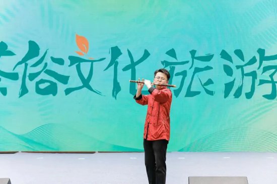 青年<em>笛子演奏</em>家唐克受邀参加杭州临安第十一届茶俗文化旅游节