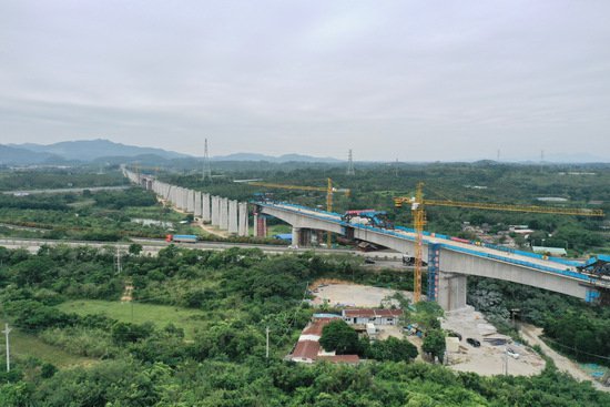 广湛铁路罗阳沈海特大桥控制性工程全部完成