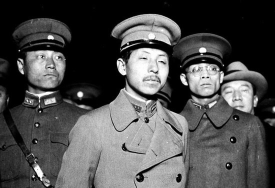 蒋介石想让张学良出兵抗日，张学良拒绝说：我不会利用我的部下