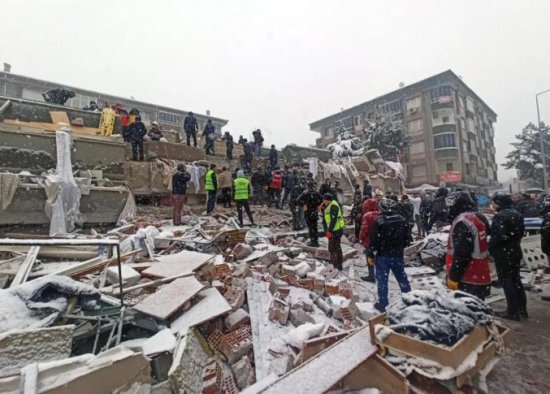 7.8级后，土耳其刚又发生7.6级地震，非第一次的余震｜首震已致...
