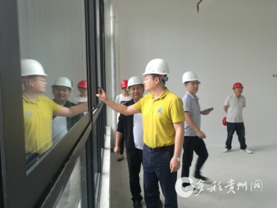<em>遵义</em>市教育局领导率队到凤冈调研第五幼儿园工程建设情况
