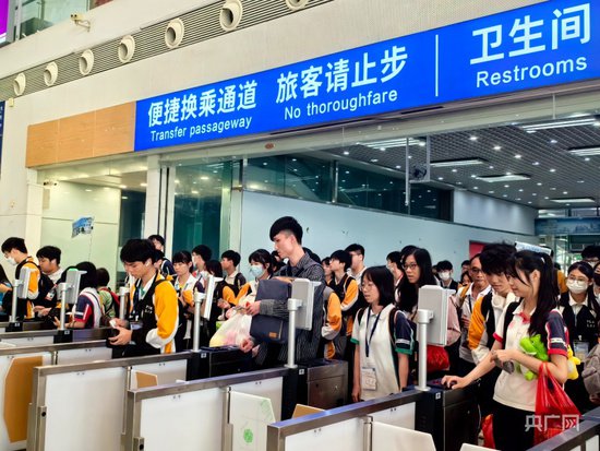 清明假期来临<em> 深圳</em>铁路增开600余趟列车应对客流高峰