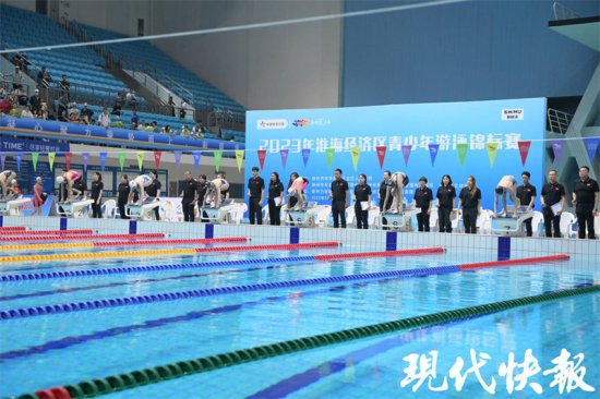 江苏徐州举办首届淮海经济区青少年游泳锦标赛