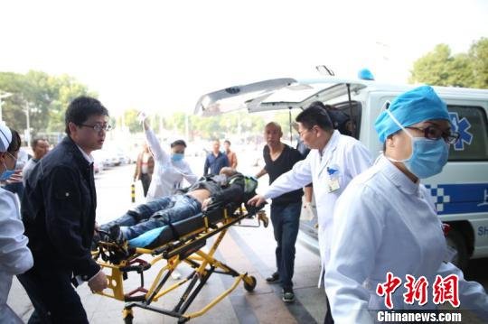 上海高速公路多车追尾 44名伤员分别入院救治4人罹难