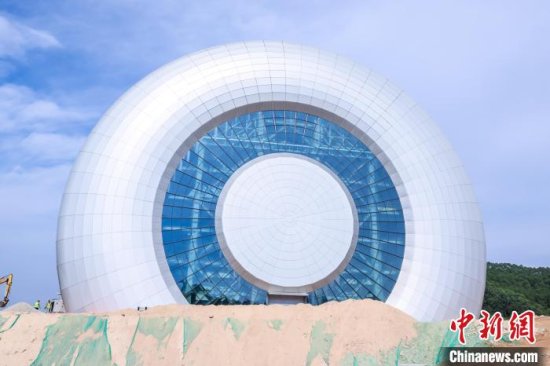 每日热闻!两个巨型轮胎建筑亮相中新广州知识城