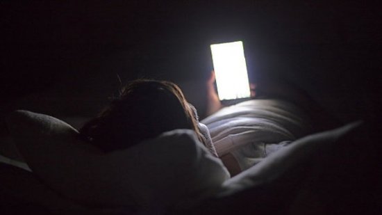 睡前长时间<em>玩手机</em>或增加抑郁几率 你还敢<em>玩吗</em>？