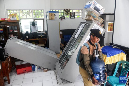 印尼巴韦安岛：地震过后