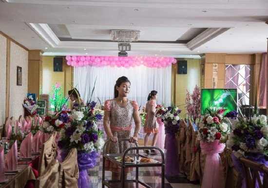 美摄影师镜头下的朝鲜<em>婚礼</em>：传统与现代融合