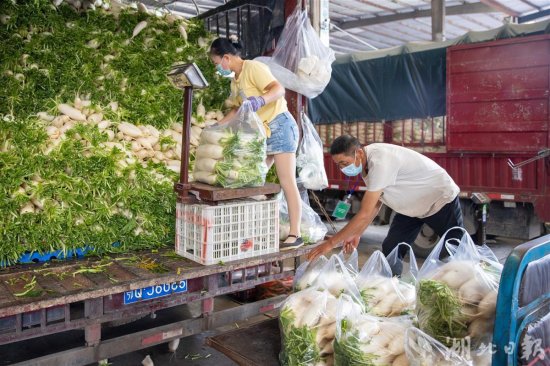 <em>蔬菜</em>日供50万人，储备物资可用1个月——探访恩施市最大生活...