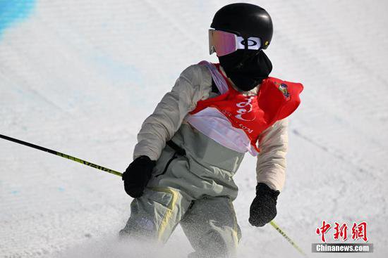 （十四冬）张<em>可</em>欣获自由式滑雪公开组女子U型场地技巧冠军