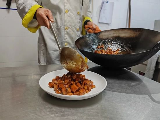 【社区大厨房】长宁大厨手把手教你做这道下饭又吉祥的上海菜！