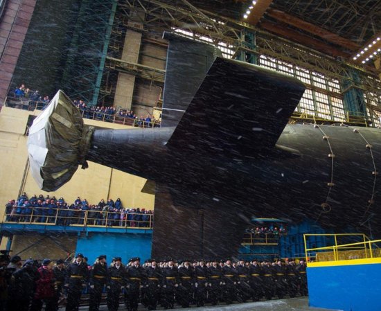 俄造船厂兑现承诺，新型核潜艇交付，<em>排水量</em>1.38万吨，美国也没...