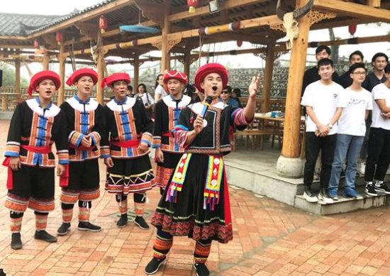 首届广东网红文化旅游节在千年瑶寨举行