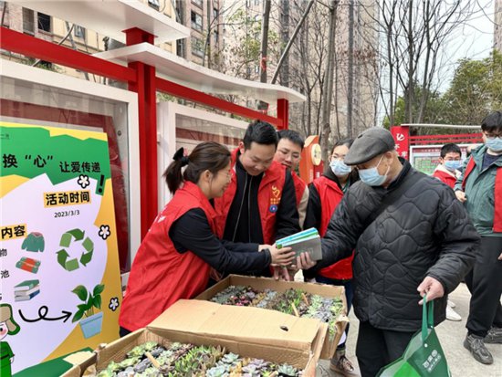 以“旧”换“心”：中国一冶青年志愿者们让爱心传递