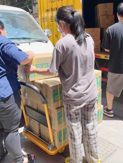助力疫情防控，邓老金方捐赠广州市多区超15000份爱心物资