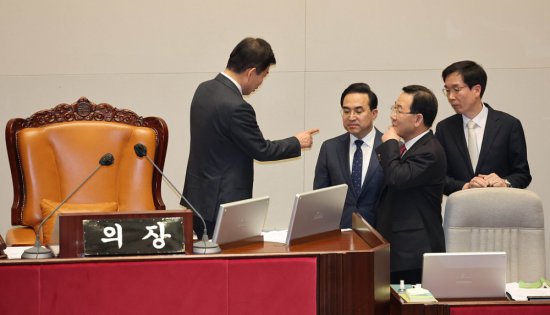 韩国最大在野党党首拘留案以微弱差距被否决，民主党内部分歧...
