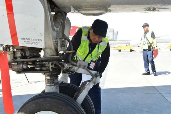 新疆机场集团全面推行机坪长<em>管理模式</em>，全力提高运行保障效率