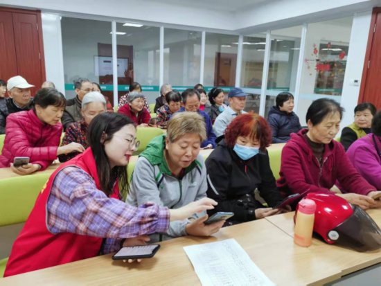无锡滨湖：智能手机公益课堂，让老人“智享”晚年