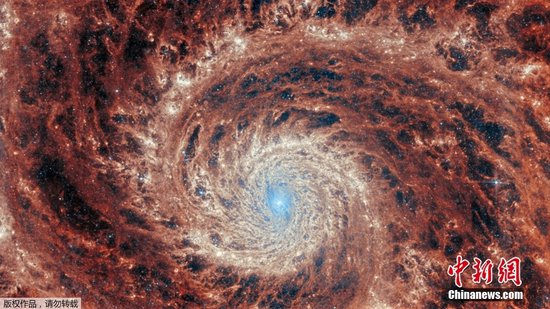 M51漩涡星系图像被评为2023年韦伯太空望远镜拍摄到的<em>最佳照片</em>